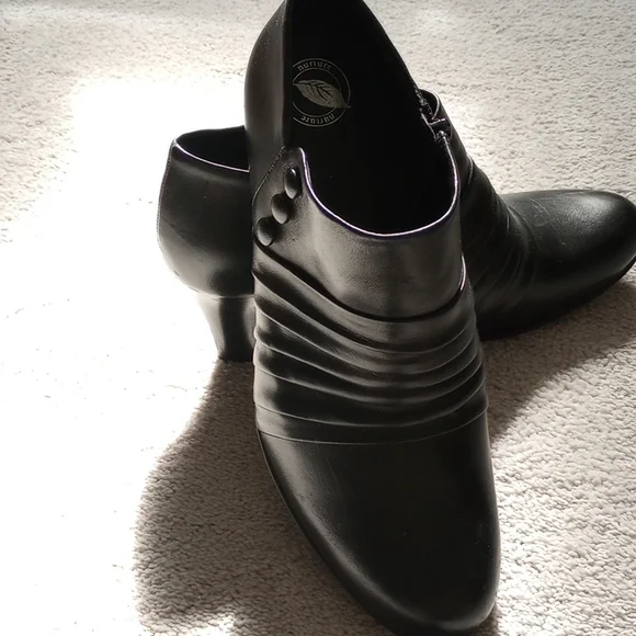 Nurture Heels - Picture 2 of 9